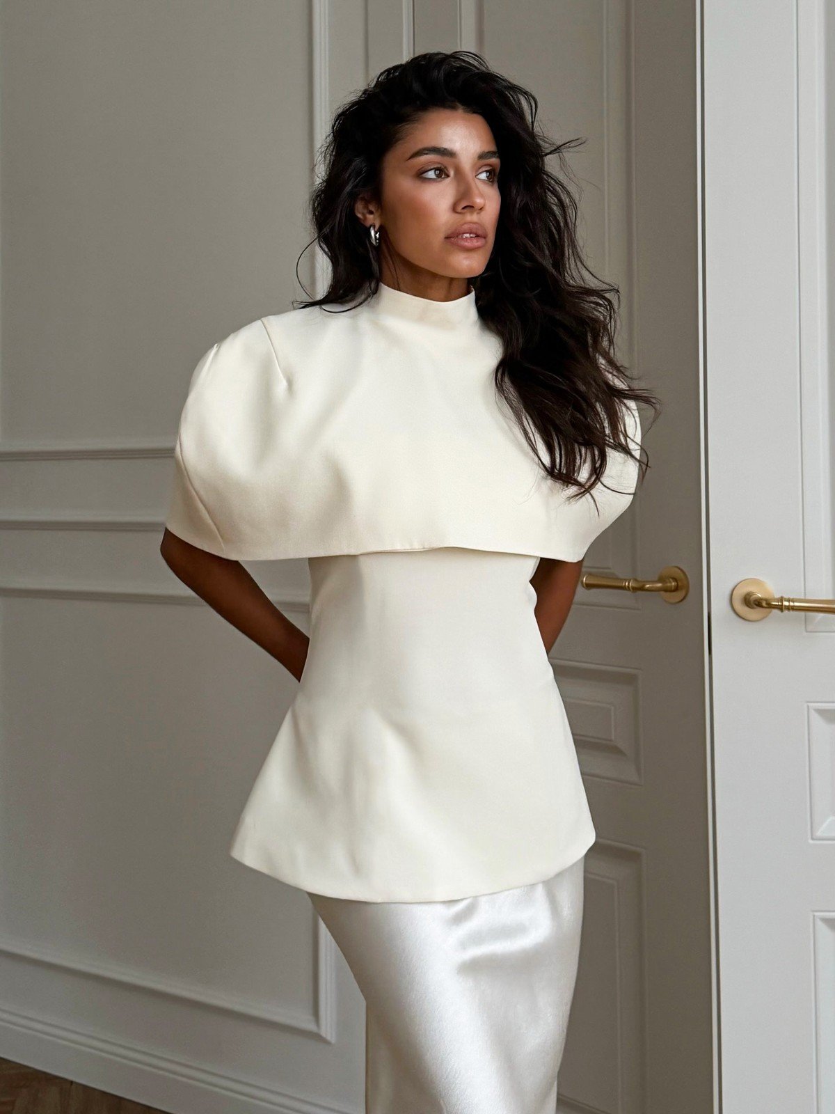 QS2TZ1926J | Cape-Sleeve Top and Trouser Set